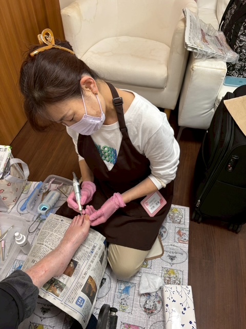 横浜・大和・町田・相模原へ出張訪問｜高齢者爪切りサービス・肥厚爪・巻き爪ケア｜HANAMIZUKI